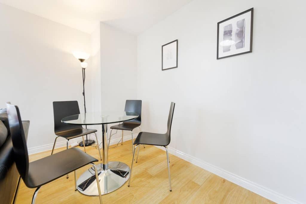 Apartment 2 Bedroom Free Parking *
