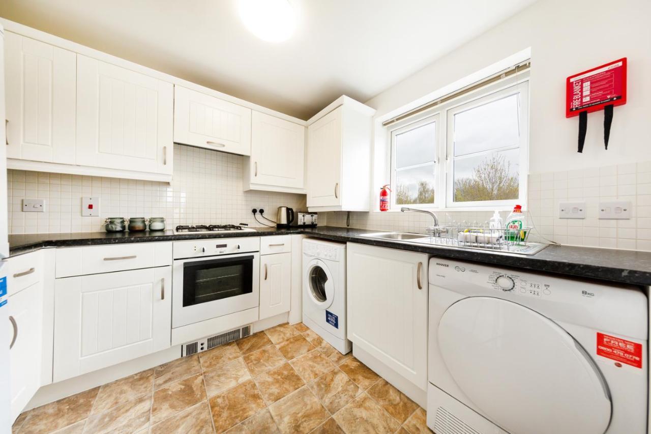 2 Bedroom Free Parking Apartment Bristol